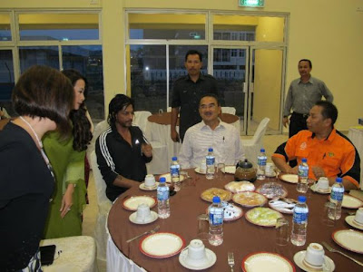 Shah Rukh Khan with Mohd Ali Dastum in Malaysia