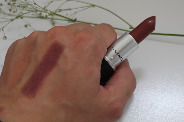 MAC lipstick, MAC Whirl swatch, MAC whirl lipstick review, kylie jenner lip colour, what colour does kylie jenner wear