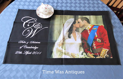 https://timewasantiques.net/products/william-catherine-royal-wedding-balcony-kiss-tea-towel-royal-kiss-dish-towel-2011?_pos=1&_sid=17f6b1d25&_ss=r