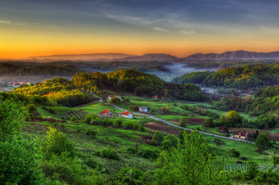 Panorámica de las colinas verdes en Croacia