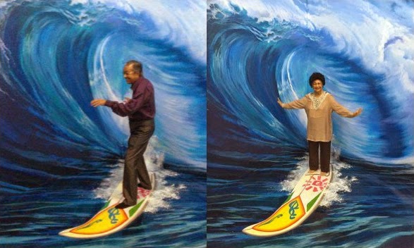 Aksi Comel Tun M, Hasmah Di Muzium 3D Langkawi  PenaMerah