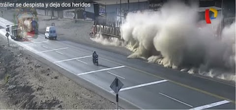 Cámaras graban despiste de trailer que pudo ocasionar una tragedia (Video)