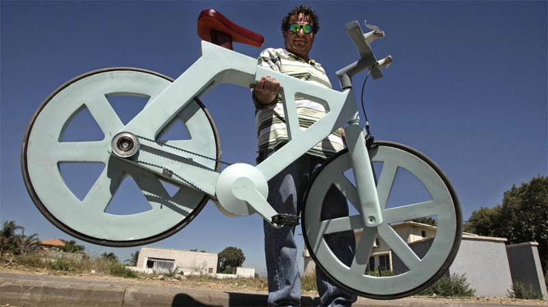 http://vol2velo.blogspot.fr/2014/07/invention-dun-velo-en-carton-recycle.html