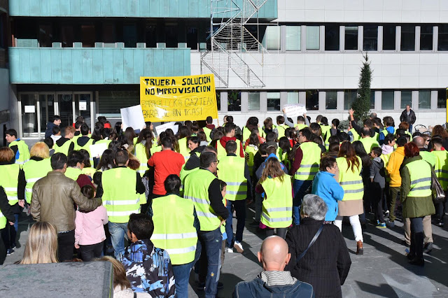 protesta familias del instituto Trueba