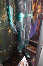 Vers Starforce costume legs detail Captain Marvel