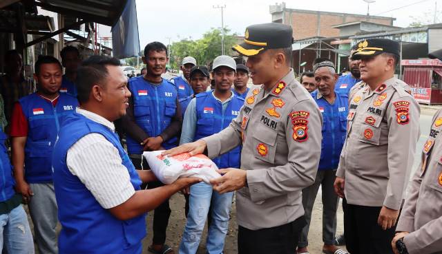 Bantuan Kemanusiaan Untuk Negeri, Polres Aceh Timur Bagikan Sembako