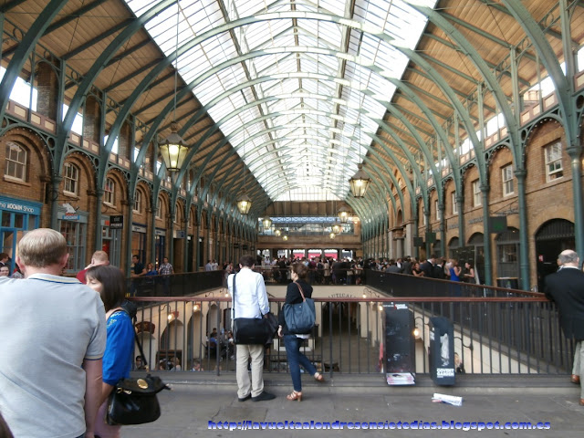 Interior del mercado de Covent Garden, Londres.