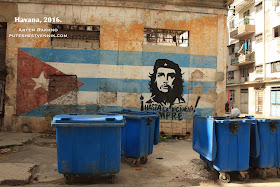 Портрет Че Гевары на стене в Гаване