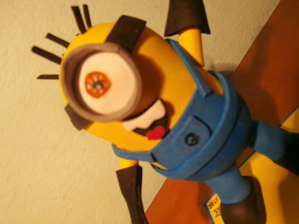 Minion de un ojo en goma eva