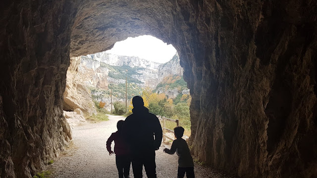 jaca-navarra-olite-foz-de-lumbier-arbayun-nacedero-urrederra-mendukilo-nens-niños