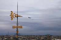 Vol au dessus des toits de Paris un 14 juillet 2020