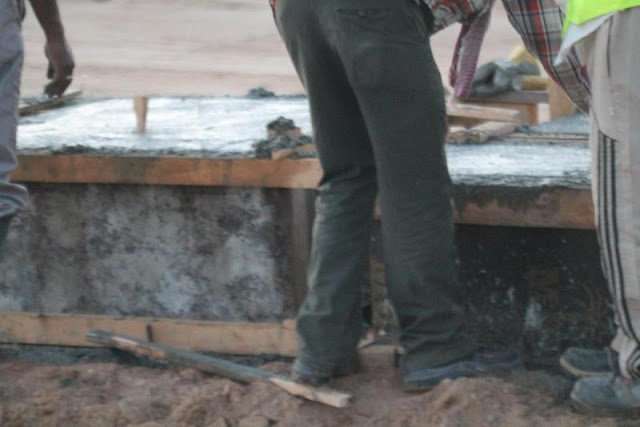 Picture of workers working on the concrete block on the Kingdom Tower construction site