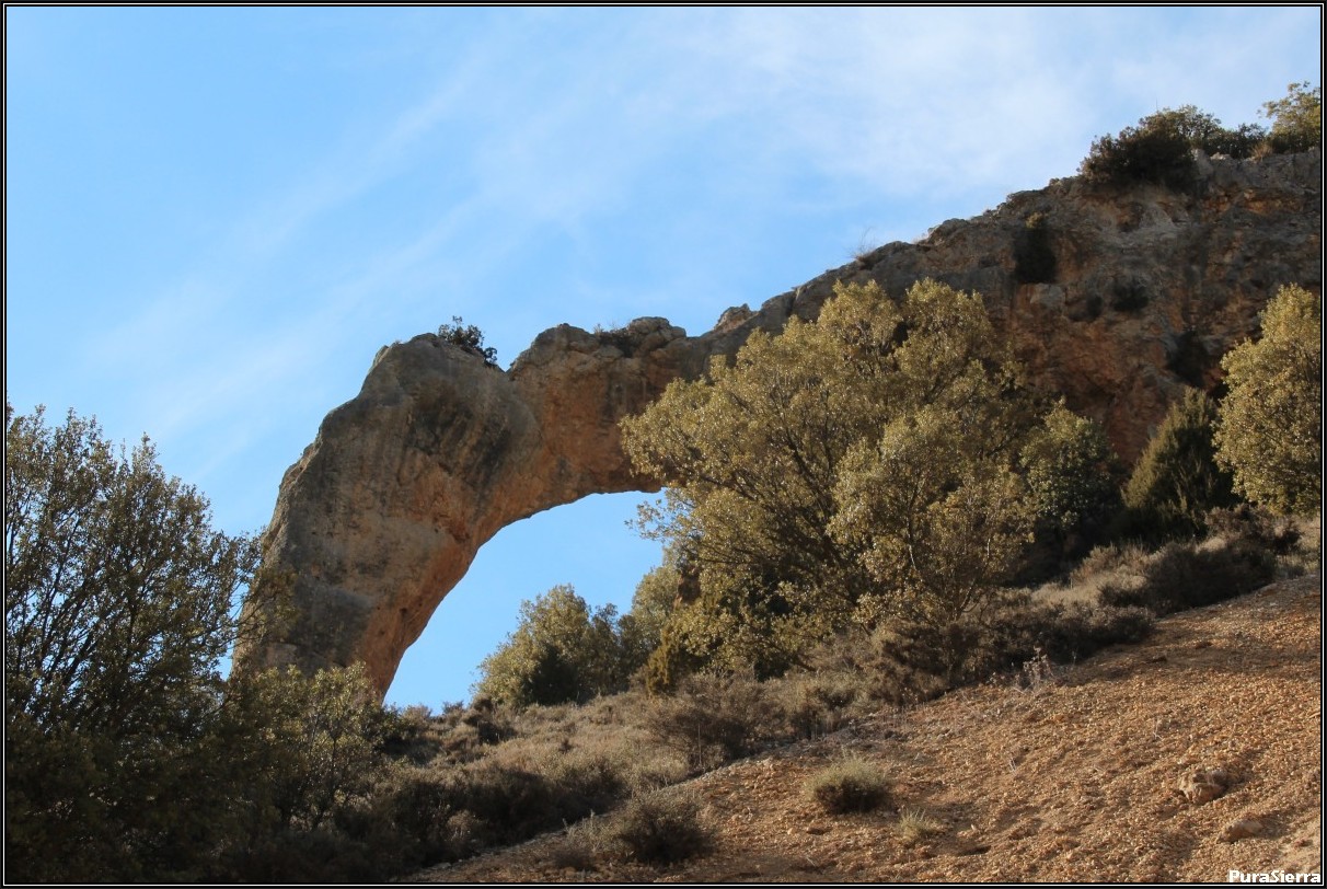 El Rollo (arco de roca en Calomarde)