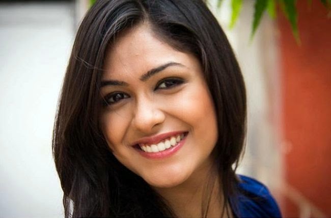 Mrunal Thakur HD Wallpapers Free Download