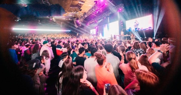 «Dios respondió», Más de 2.500 jóvenes entregan sus vidas a Cristo en evento cristiano de Australia