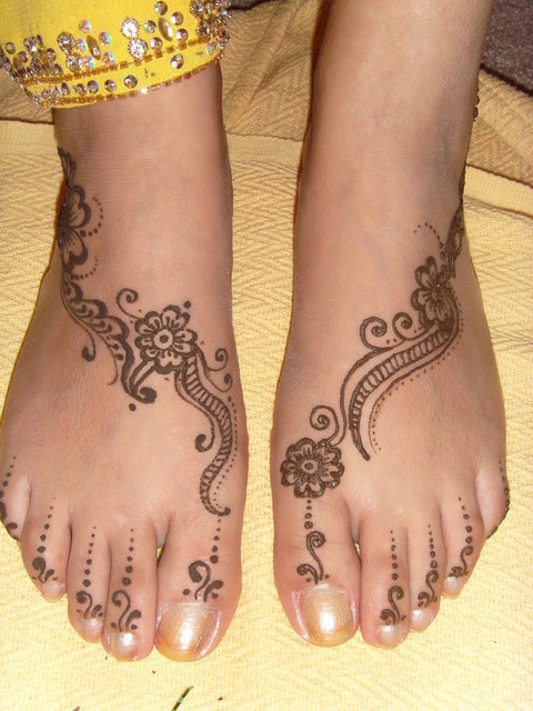 Cute Arabic Feet Mehndi Designs