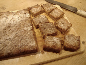 Banana courgette blondies