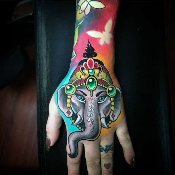 Tatuagens Ganesha - 30 ideias femininas