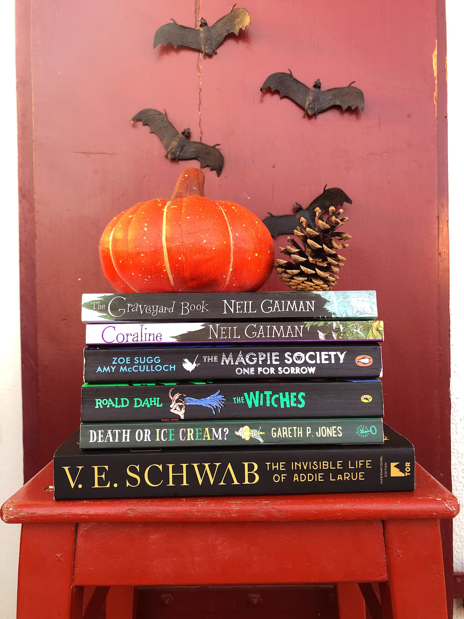 books, spooky, halloween, autumn, fall, read, reading