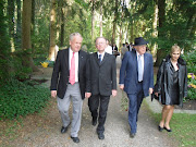 v.l.n.r Herr OB Klicka, Dr. Andreas Maislinger, Brank Lustig, (branko lustig braunau waldkraiburg )