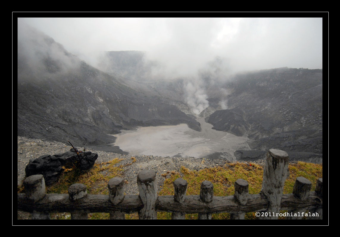 Perjalanan Kecil: Mensinggahi Tangkuban Parahu