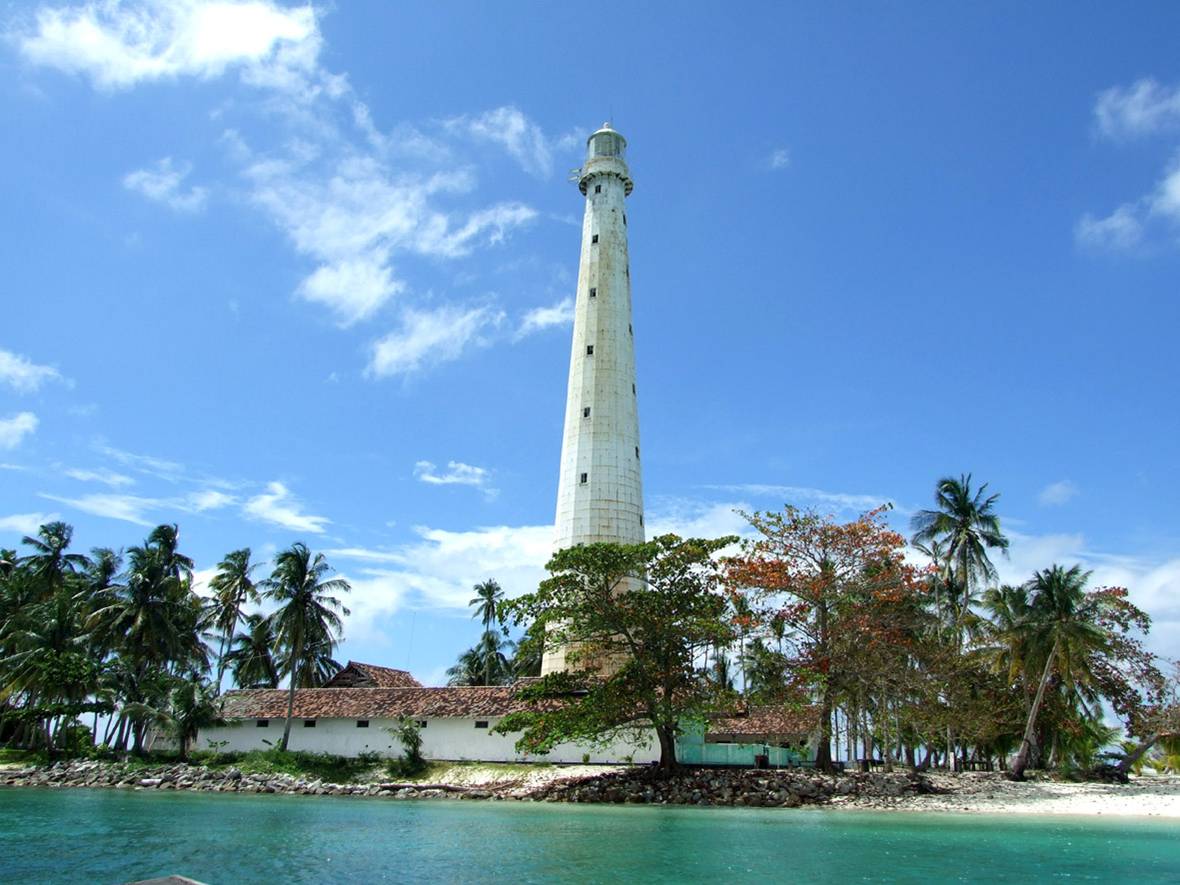 DUNIA JALAN JALAN: PULAU LENGKUAS, PULAU EKSOTIS YANG TENANG