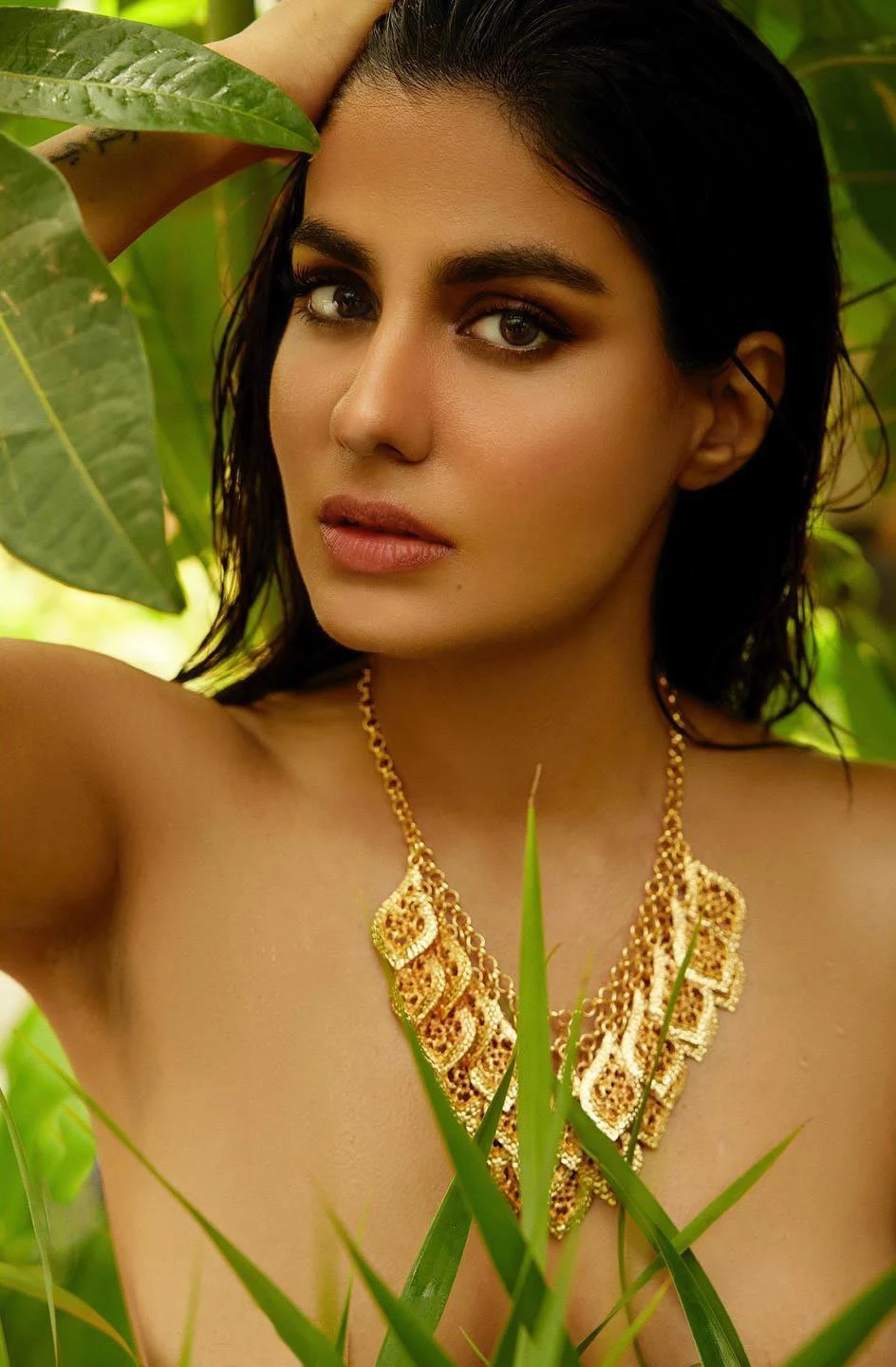 Shreya Dhanwanthary topless hot photoshoot