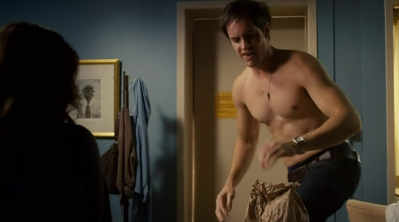 Jonathan Patrick Moore Shirtless in The LA Complex s2e02