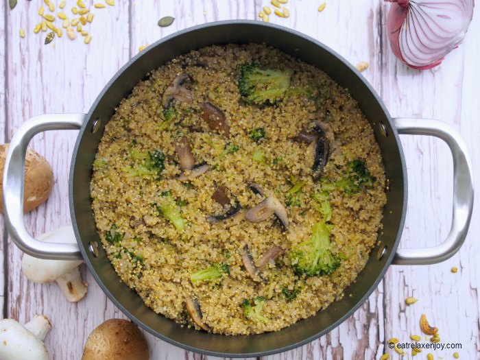 http://food.eatrelaxenjoy.com/2017/08/quinoa-mushroom-broccoli-recipe.html