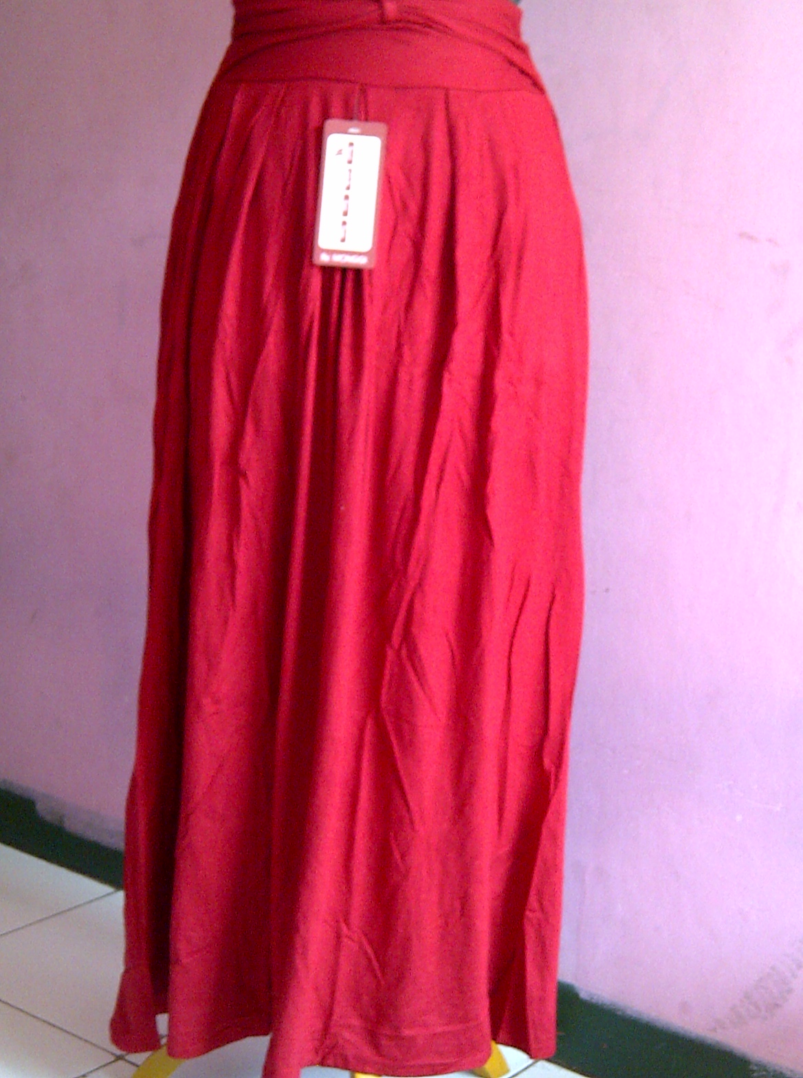 model rok spandek panjang muslimah warna merah