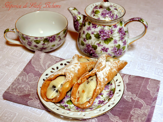 hiperica_lady_boheme_blog_di_cucina_ricette_gustose_facili_veloci_cannoli_fritti_con_crema_2