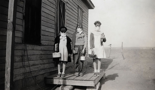 Дети собрались в школу. Канзас, 1935.  Фото с сайта imgur.com