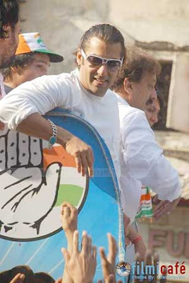 Salman Khan Campaigns for Priya Dutt Pics