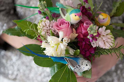 Birds-Wedding-Bouquet-flowers-pic