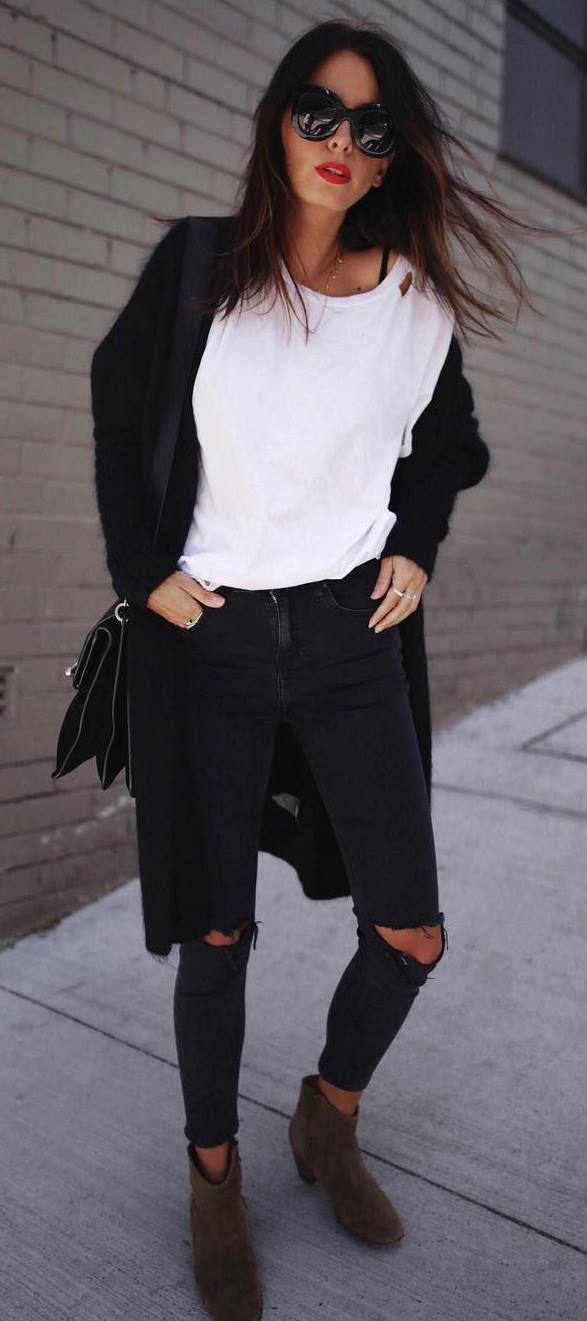 cozy fall inspiration_black cardigan + t-shirt + bag + black rips + boots