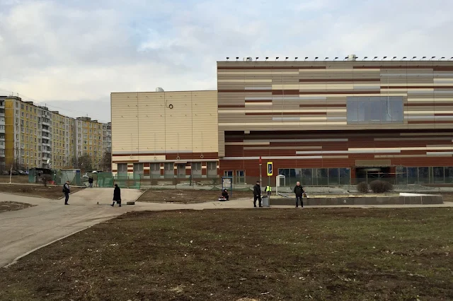 Новоясеневский проспект, Тарусская улица, строящийся торговый центр «Калита», станция метро Ясенево