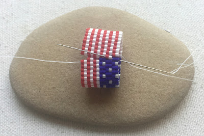 Zipping together a peyote bead ring