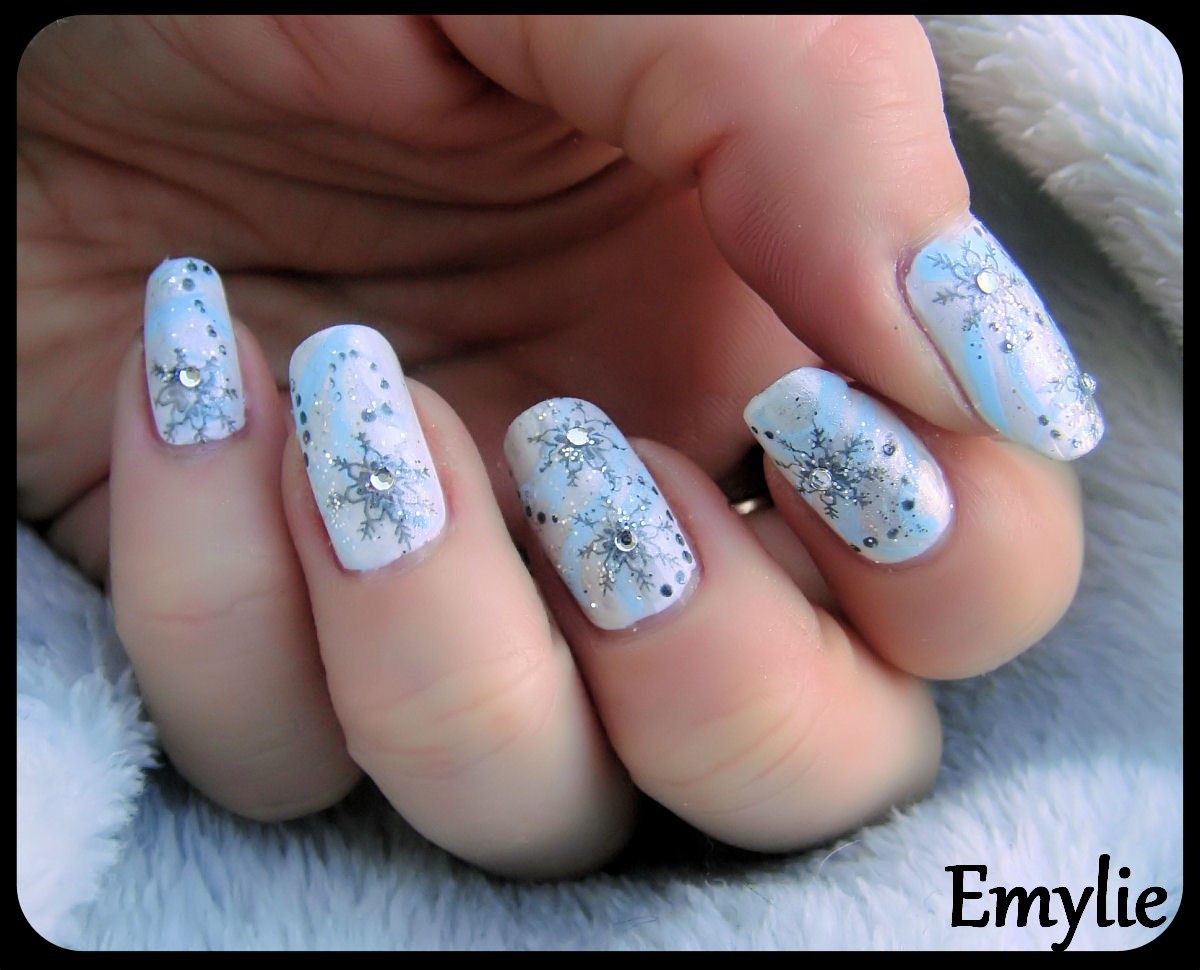 Nail art designs on natural nail by Emy