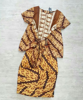 Inspirasi Model Gaun Batik Modern 10