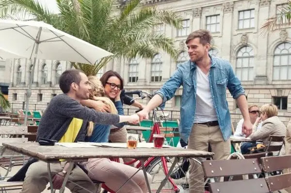スペイン語で挨拶 おはよう こんにちは こんばんは ギドが恋したスペイン語 スペイン語で挨拶 おはよう こんにちは こんばんは ギドが恋したスペイン語