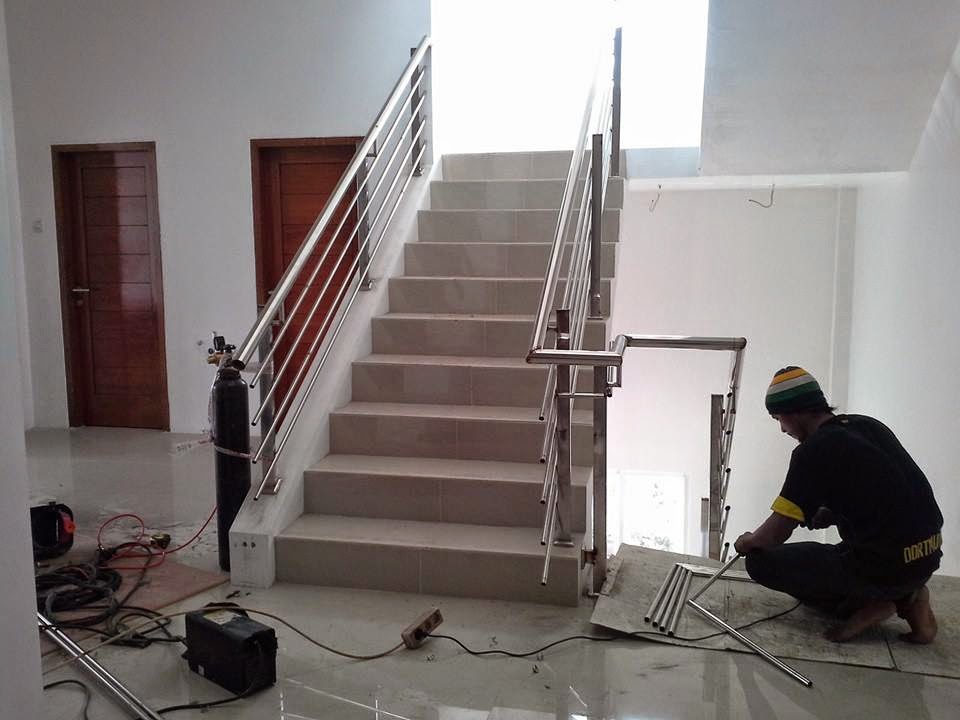 Proses pengerjaan reiling stainless steel di gunung sindur