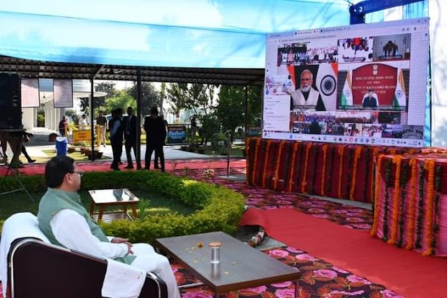 CM धामी ने गौसीकुआं लोहियाहेड में वर्चुअल कांफ्रेंसिंग के माध्यम से PM मोदी़ द्वारा विकसित भारत संकल्प यात्रा से संबंधित कार्यक्रम में किया प्रतिभाग 