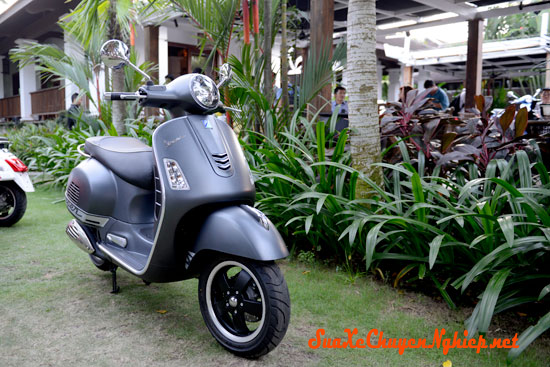 Sơn xe Vespa GTS Super màu xám lông chuột