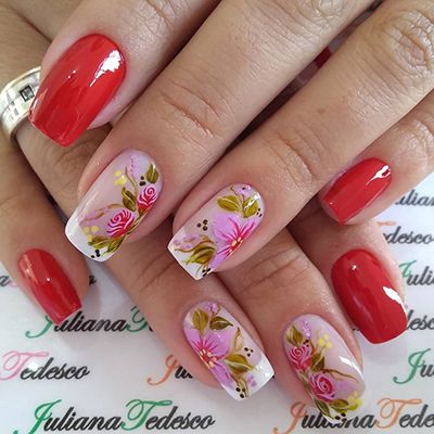 esmaltação de unhas vermelhas com florzinhas