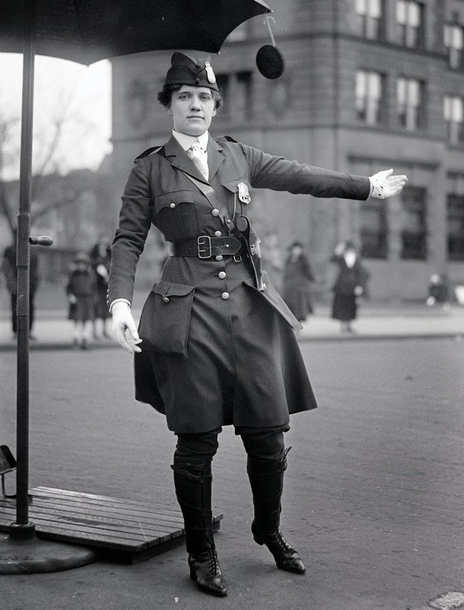 52 photos of women who changed history forever - Leola N. King, America's first female traffic cop, Washington D.C. [1918]