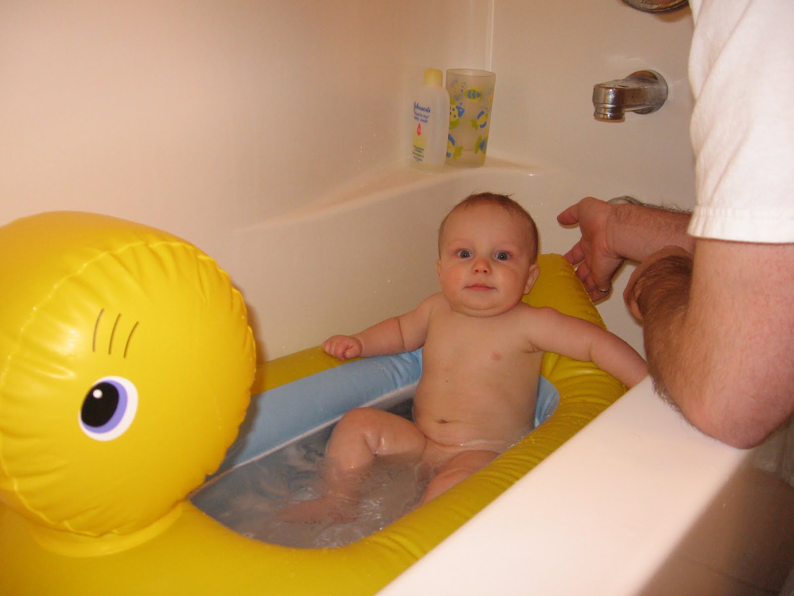 Viewing Gallery For Kid Taking A Bath