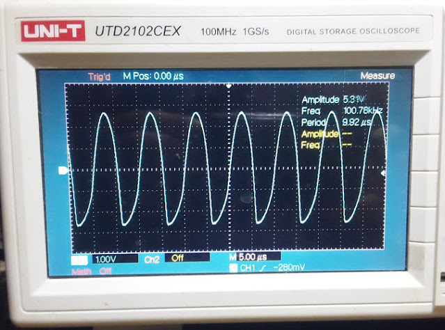 oscillator waveform on oscilloscope