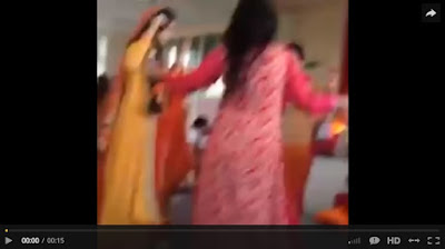 Awesome Mehndi Dance by Young Girls - Khlo Wdda Phannay Khan