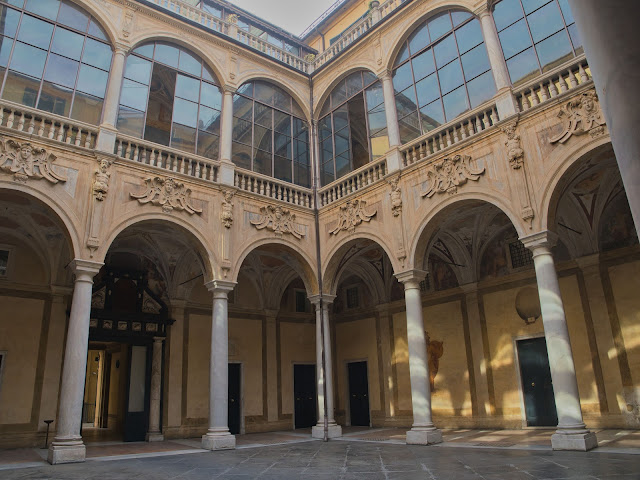 jiemve, le temps d'une pose, Gênes, Genova, Palais, Palazzi, Via Garibaldi, préfecture, preffetura,, cours, atrium, coursive