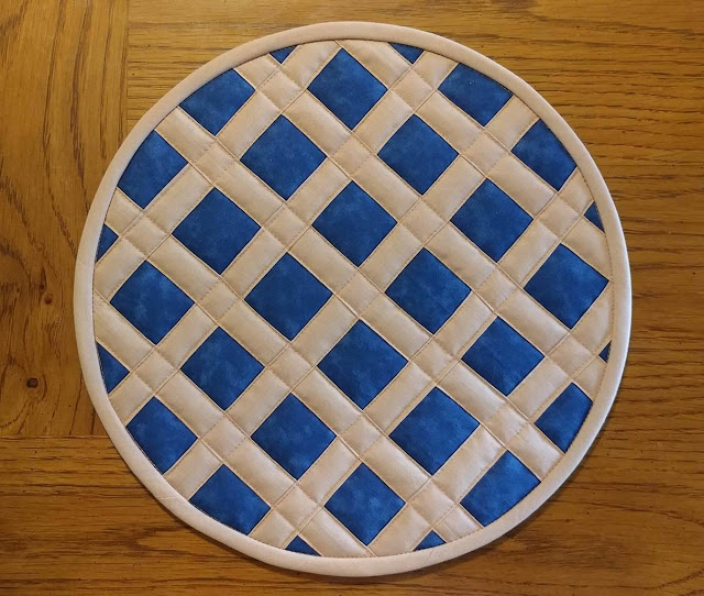 Pi Day pie plate hot pad mini tutorial by Slice of Pi Quilts